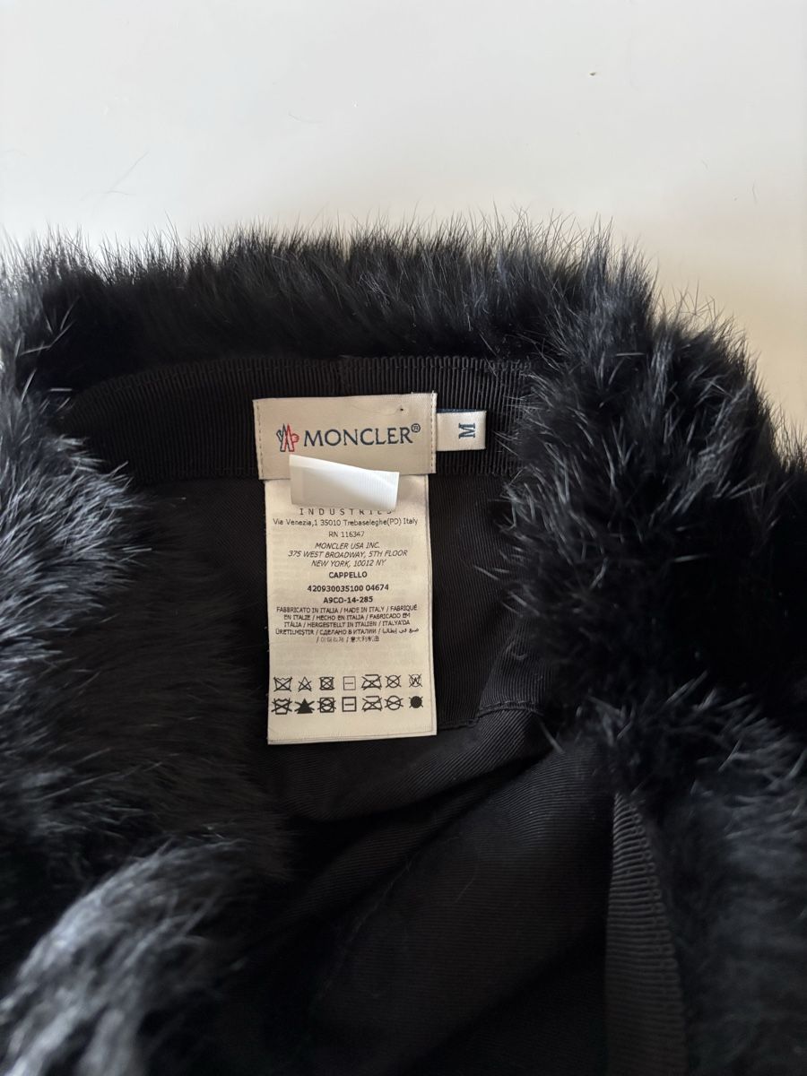 Moncler Copricapi, berretti & cappellini: MONCLER fur hat – Usato da Kilchberg ZH venduto da HGD8008 1
