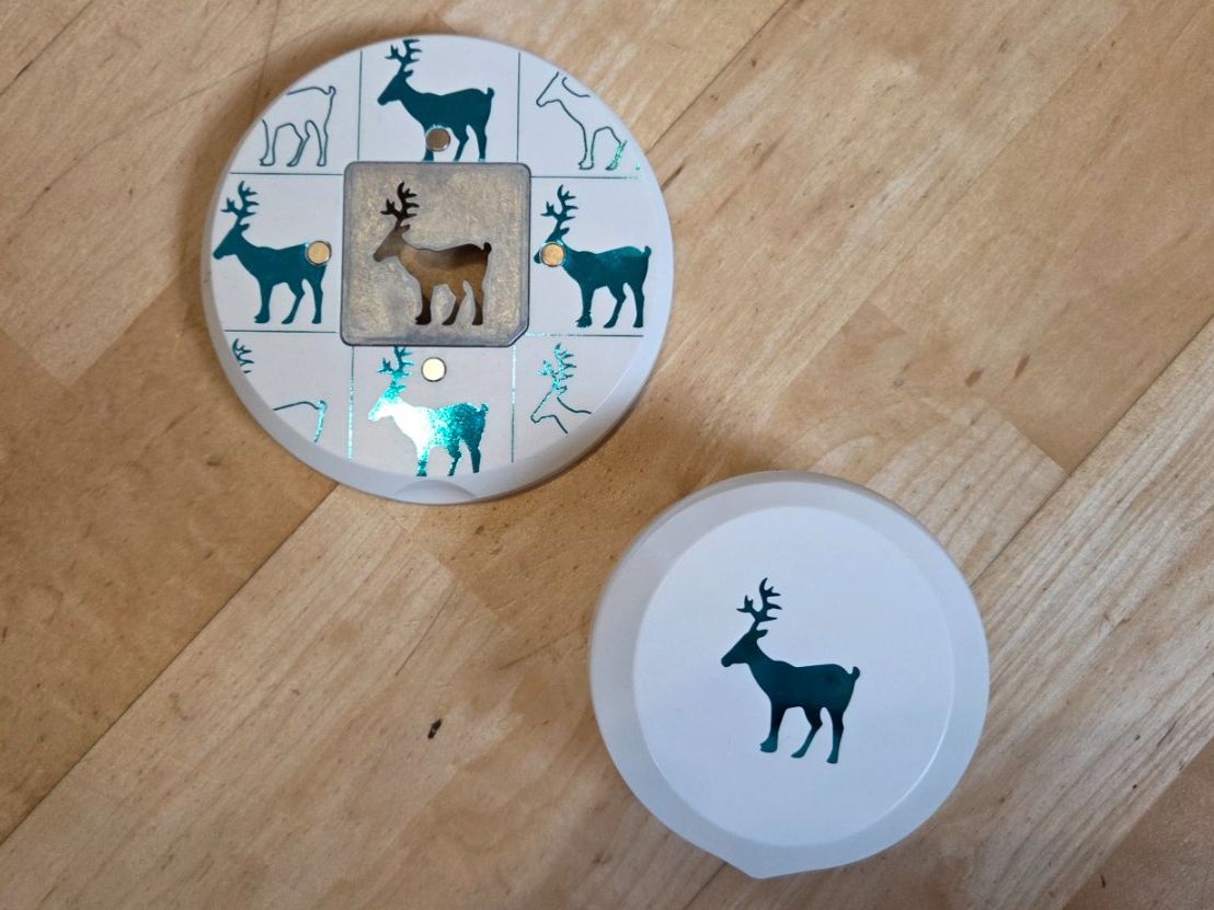 Alle Dekorationen: Artoz Fliegender Stanzer mit Hirsch-Motiv – Gebraucht aus Basel von Danlu 2