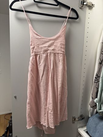 Sommerliches Kleid von Strativarius Teen, Grösse XS, Rosa.