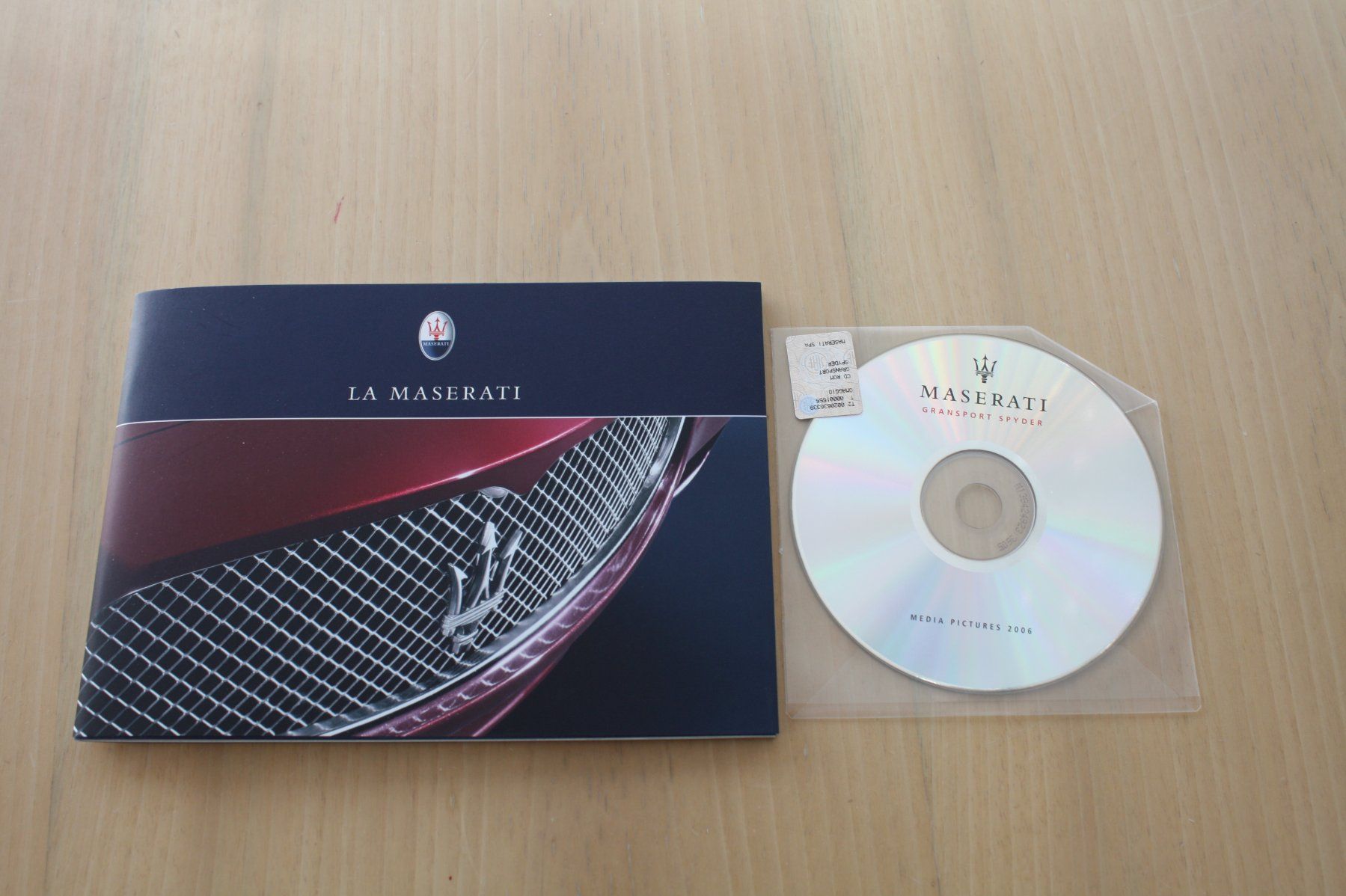 Maserati Documenti: Maserati Presse Prospekt und CD  Genf 2006 – Usato da Wikon venduto da erwin400