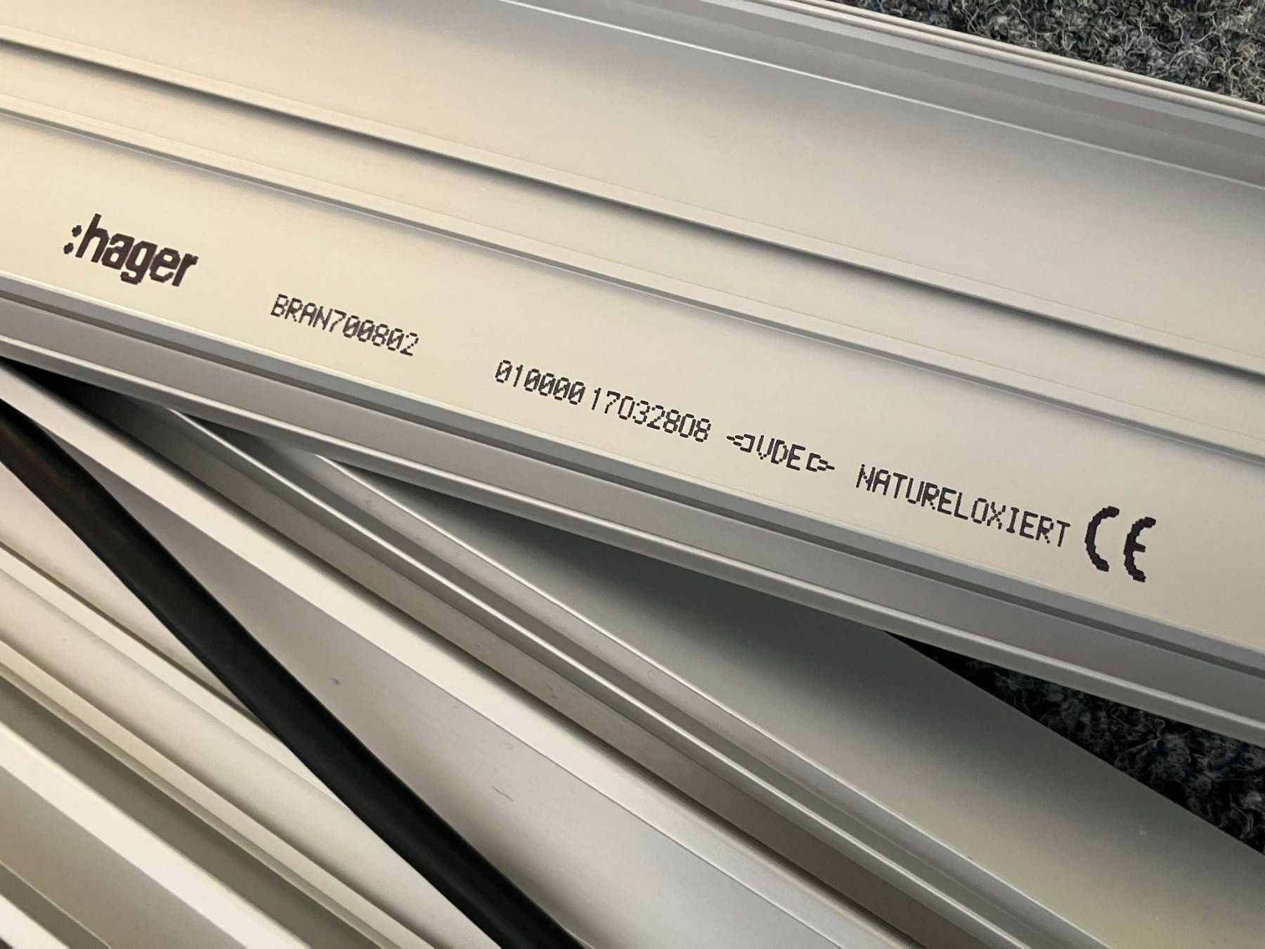 Tappetini fitness: Aufbodenkanal Floortrack Hager 2 Meter – Nuovo e nell'imballaggio originale da Bassersdorf venduto da alu_ps66 3