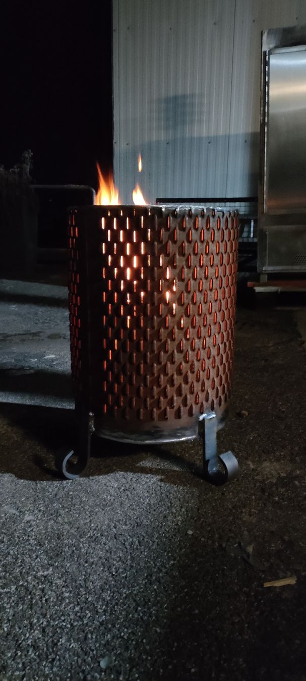 Bracieri: Feuerkorb / Feuersaeule aus Metall - neu  – Nuovo (secondo la descrizione) da Gutenburg venduto da RIBO.6 2