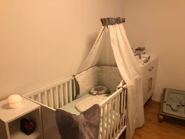 Mitwachsendes Kinderbett weiss mit Zubehör guter Zustand