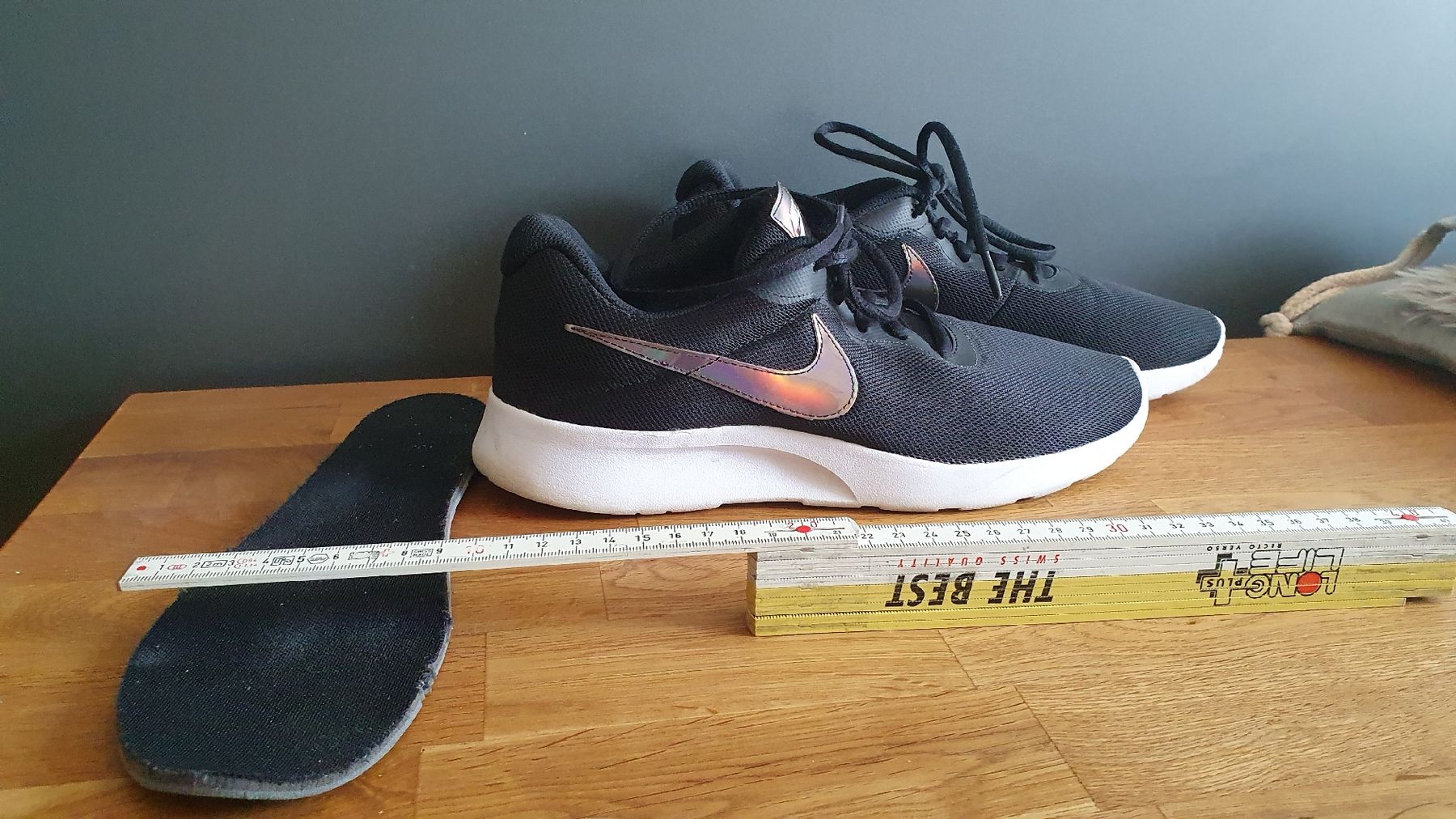 Nike Damenschuhe: Nike Turnschuhe schwarz Grösse 41 Top – Gebraucht aus Laufenburg von megane1959 6