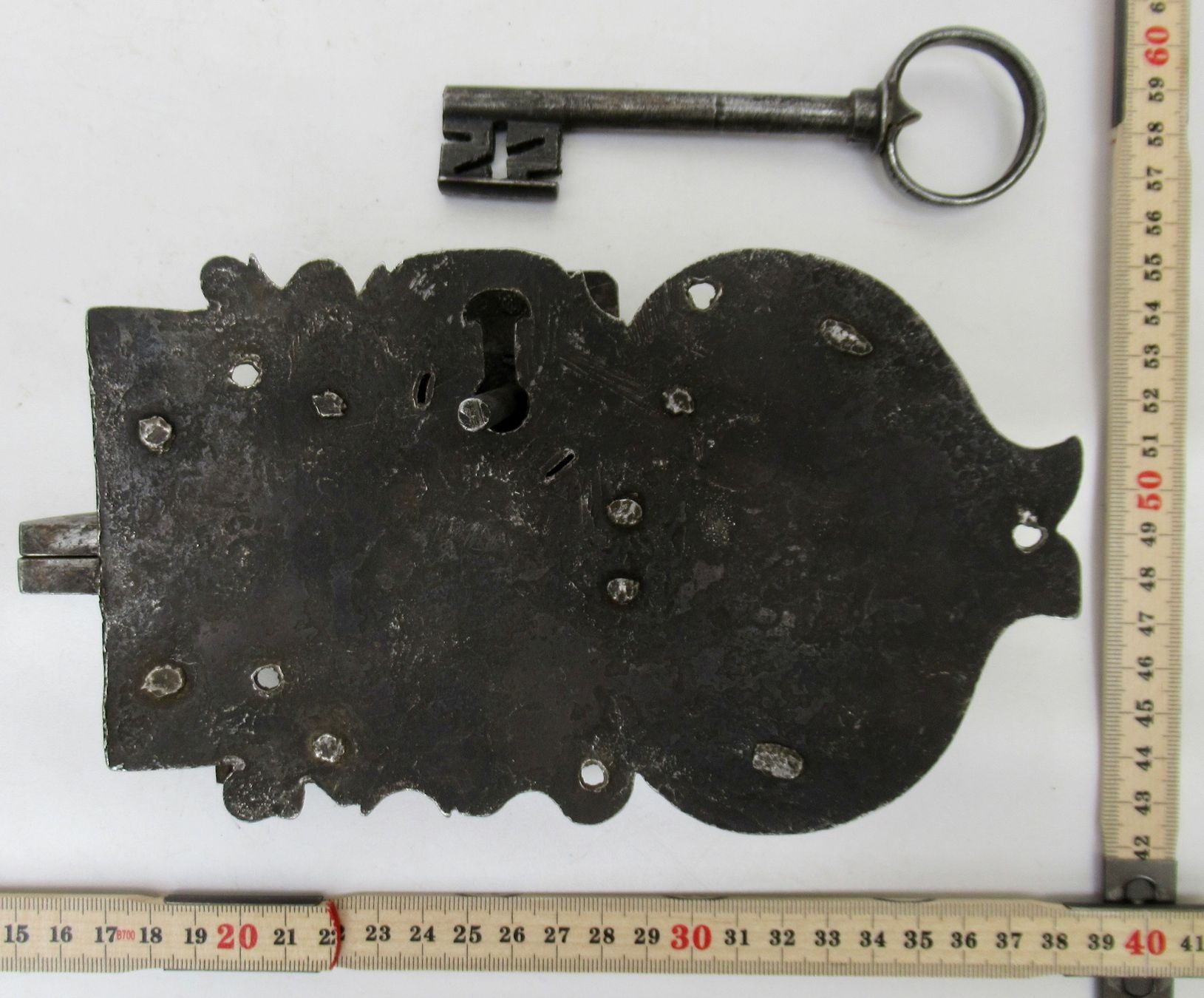 Schlösser: Gotisches Türschloss mit Schlüssel – Gebraucht aus Bern von Colligentes 9