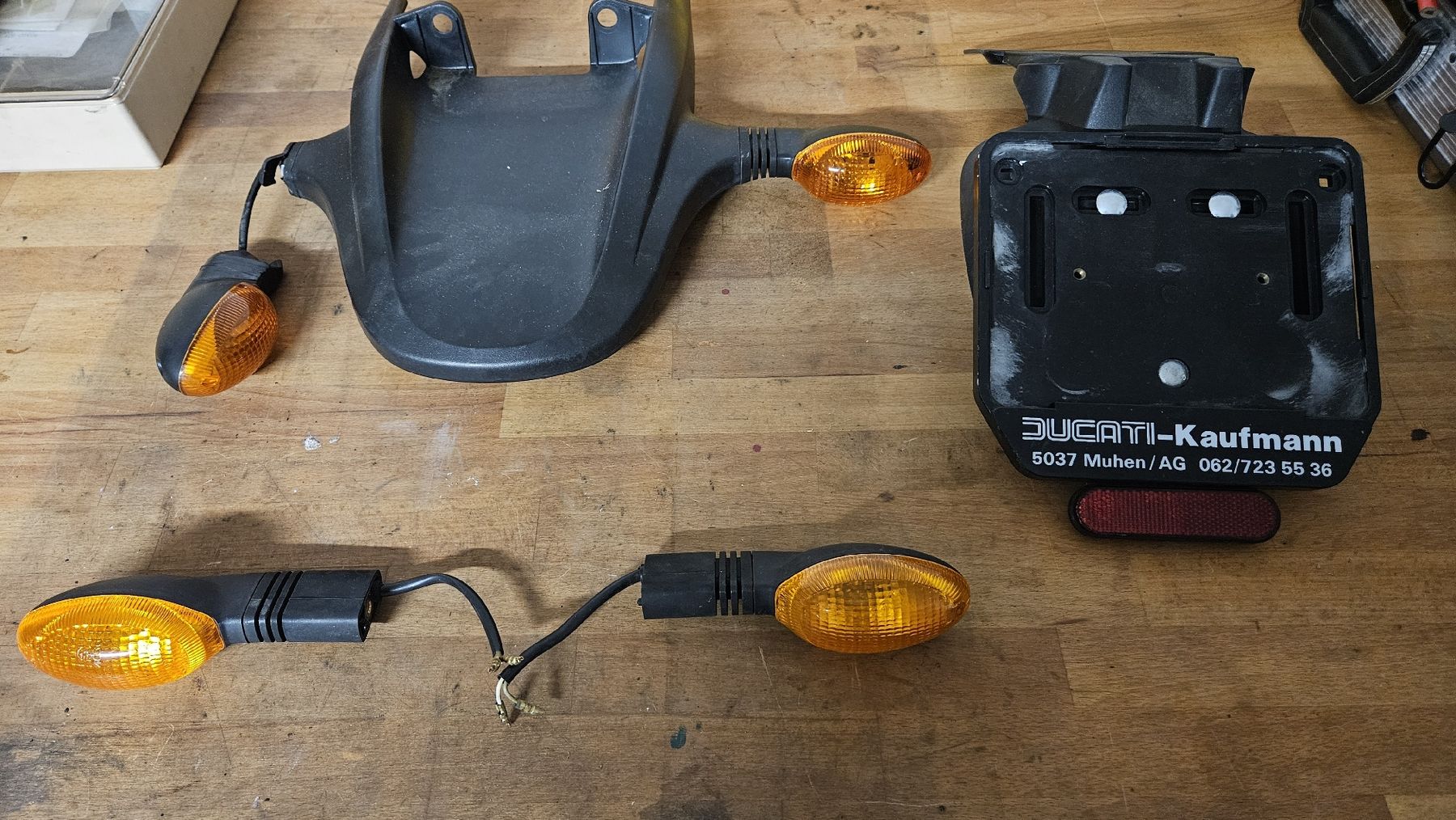 Ducati Tutti i ricambio per moto: Ducati Monster S4R OEM Heck plus Blinker – Usato da Maseltrangen venduto da Y1234