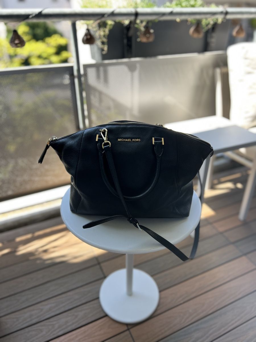 Michael Kors Borse da donna: Michael Kors Leder-Handtasche Schwarz mit Schultergurt – Usato da Zürich venduto da Mariesieger 1