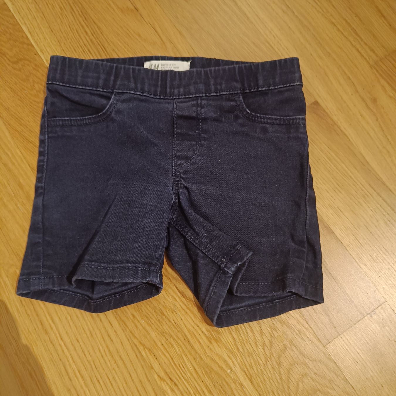 H&M Pantaloni: Shorts Grösse 98 – Usato da Jaberg venduto da urig17.