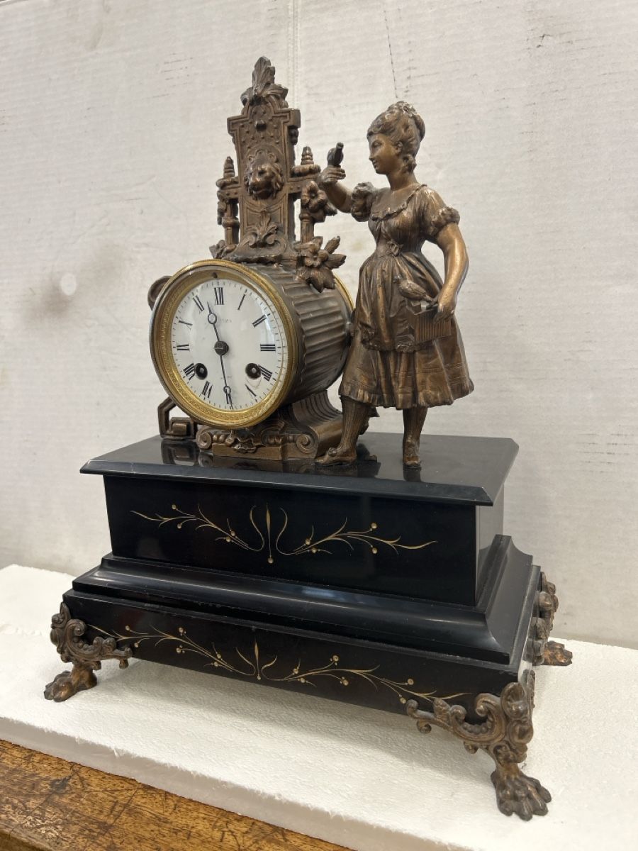 Orologi: Pariserpendule um 1880, Taubenfrau – Usato da Wichtrach venduto da FrankAJ 1