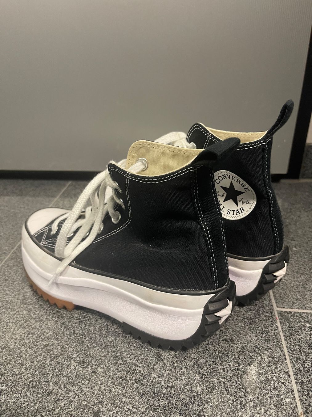 Converse Scarpe da donna: Converse Run Star Hike High Top Schwarz, Grösse 37 – Usato da Thalwil venduto da Paulina72 3
