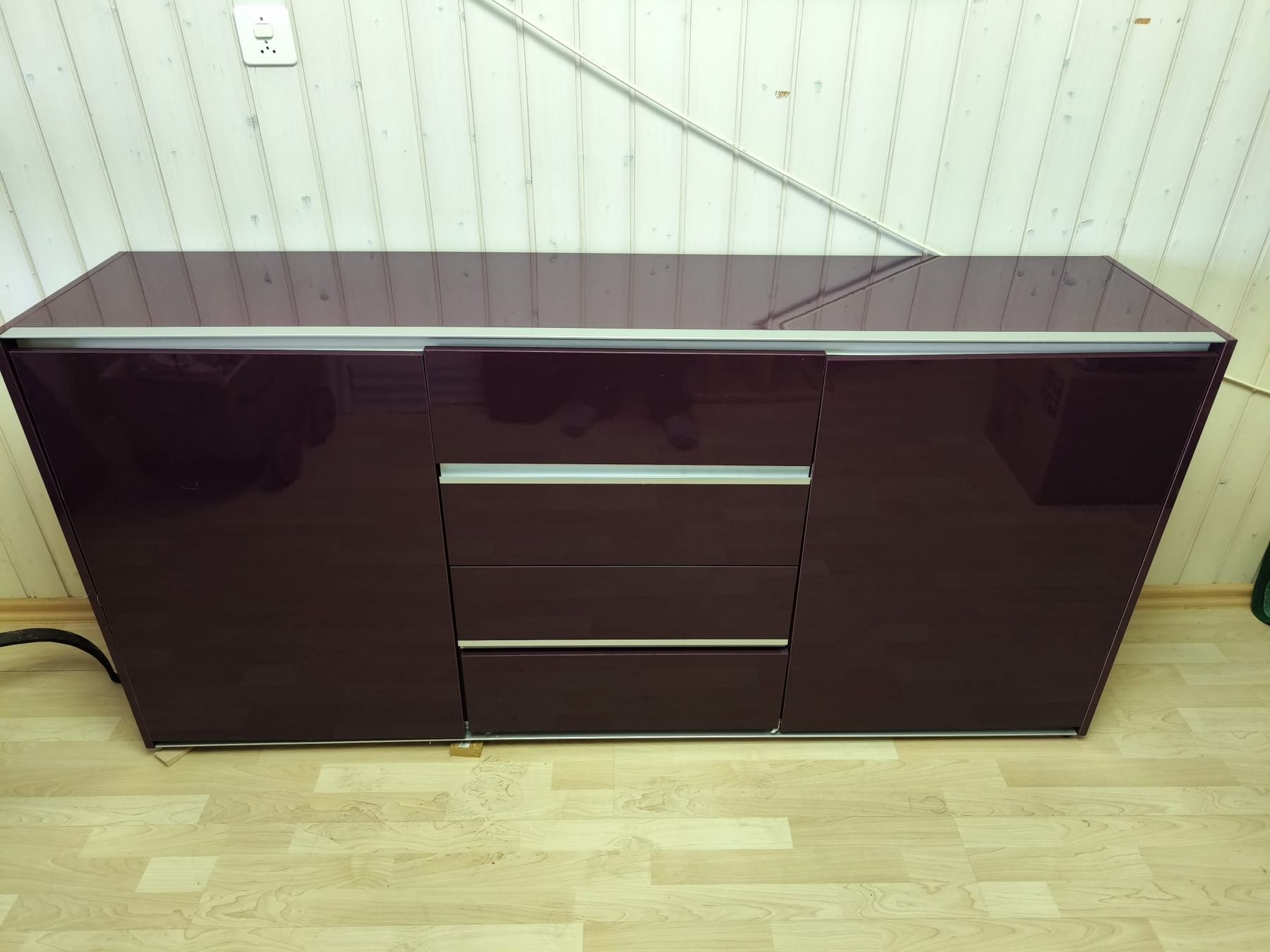 Cassettiere: Top: Sideboard in Aubergine - ein Hingucker! – Usato da Niederhasli venduto da 8155irae 2