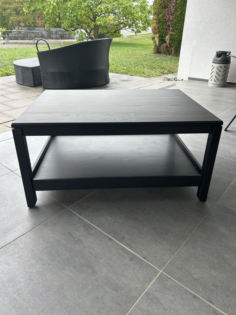 Ikea Tables: Couchtisch schwarz, mit Tablar – D'occasion à Schönenbaumgarten par dawyndergraue 1