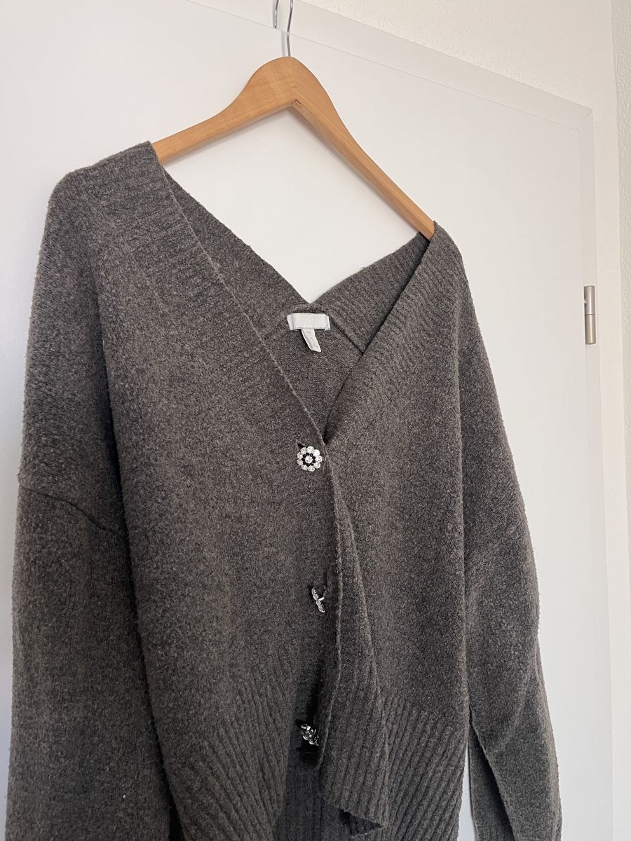 H&M Pullover & Sweatshirts: Cardigan – Gebraucht aus Allschwil von MaloseS08 2