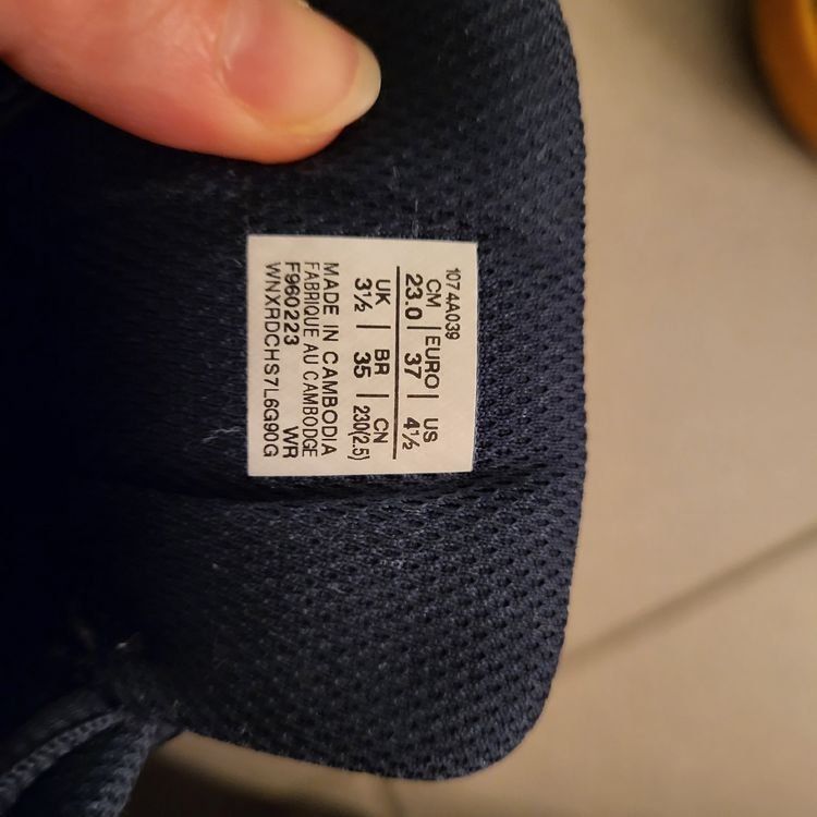 Asics Scarpe per ragazzi: Hallenschuhe Asics 37 (eher 36) – Usato da Basel venduto da Bluemoewe 3