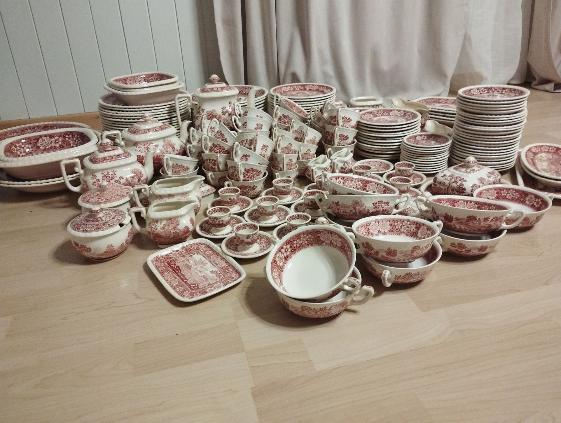 Villeroy & Boch Set di piatti: RIESIGES Service Villeroy & Boch "Rusticana Rot" AUFLÖSUNG!! – Usato da Langnau am Albis venduto da ann_68yj