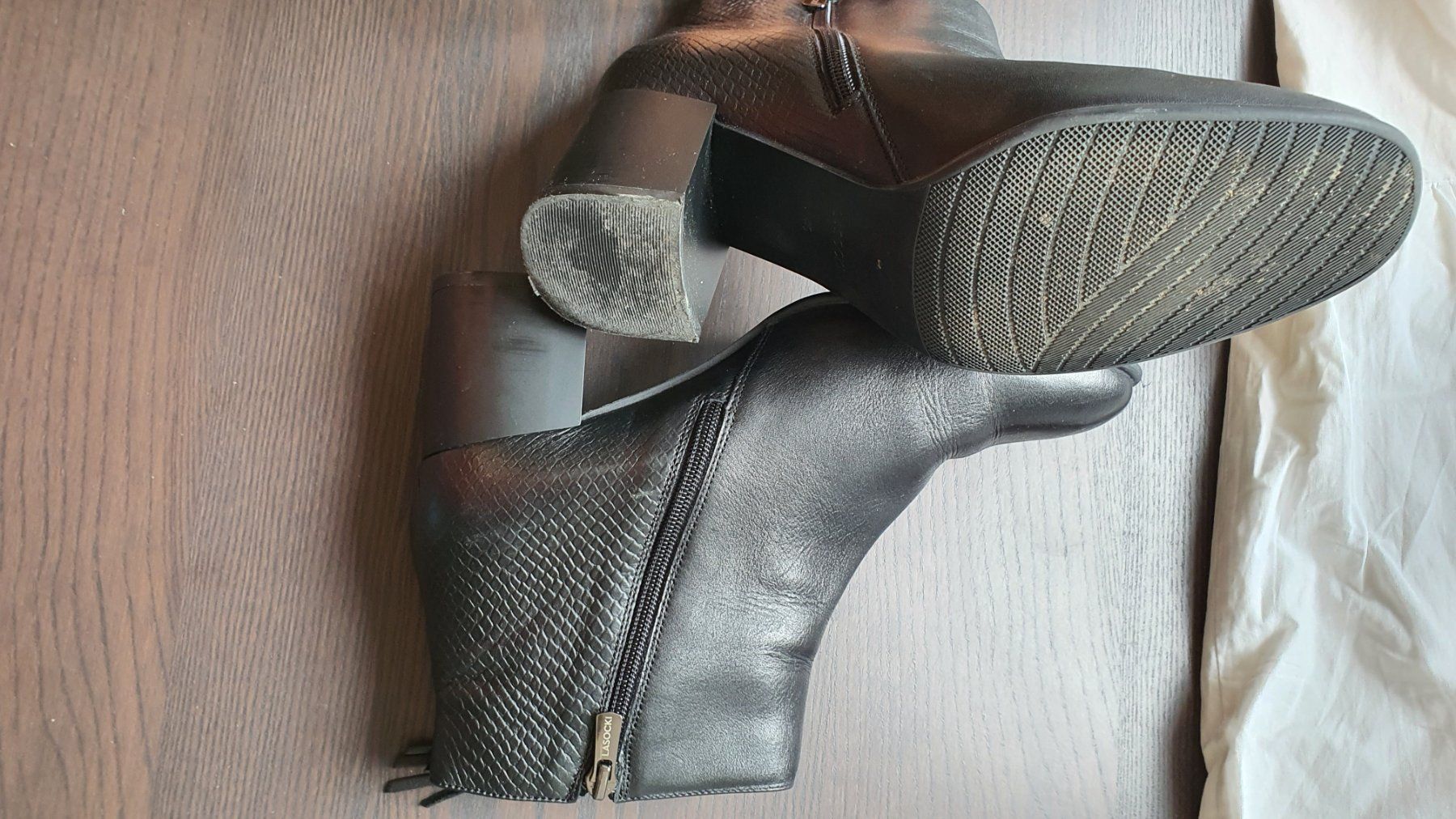 Scarpe da donna: 6. Bottines en cuir, T. 40 – Nuovo (secondo la descrizione) da Le Locle venduto da tchanatakoua 2