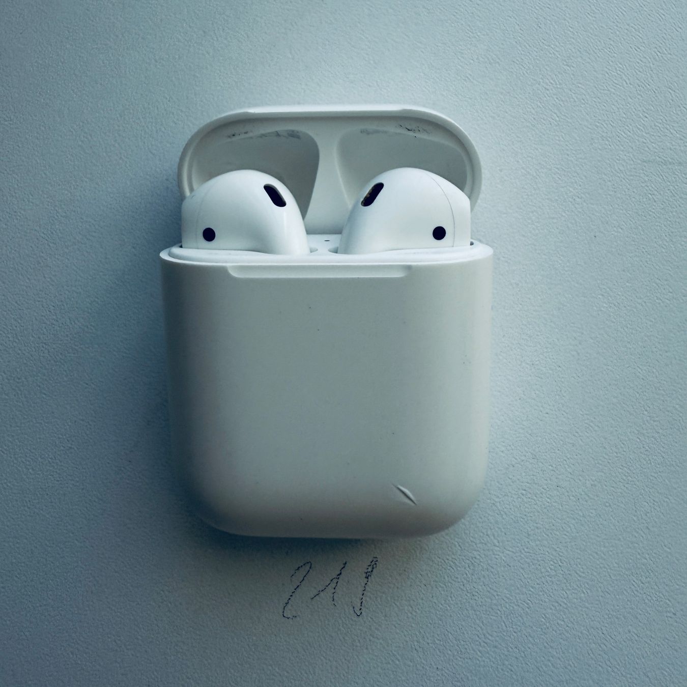 Apple Kopfhörer: Original Apple AirPods 2 Gen. Wireless Kopfhörer & Case – Gebraucht aus Basel von MY.AIRPODS.SHOP