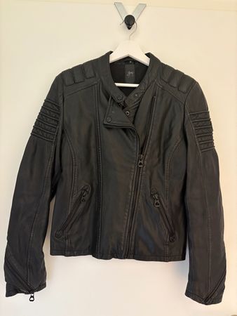 Gipy blouson en cuir noir taille S, parfait pour l'automne!