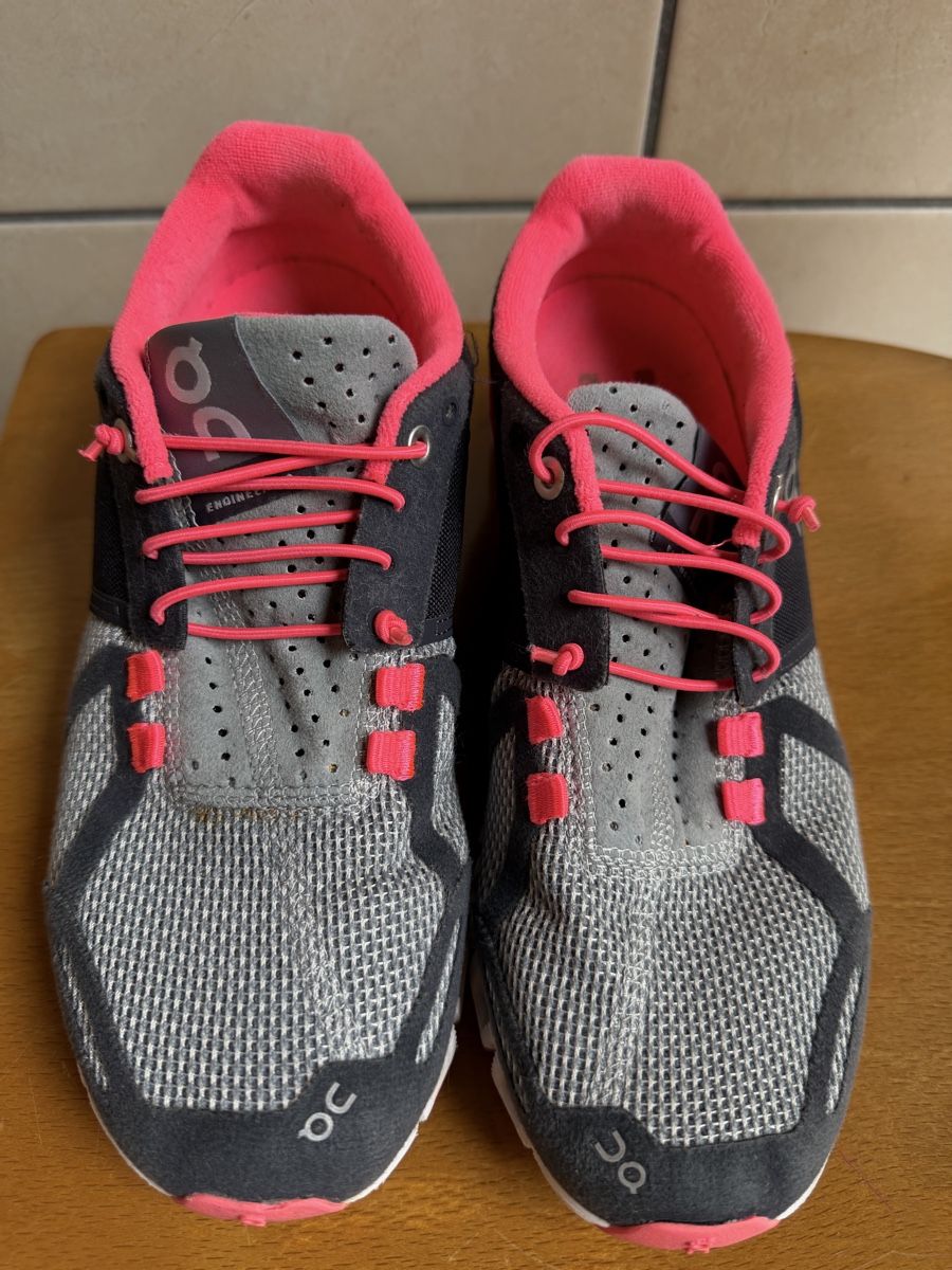 On Damenschuhe: On Cloud grau/pink – Grösse 38 – Gebraucht aus Pfäffikon ZH von J.R.1989 1