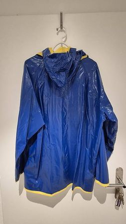 Neue Regenjacke Grösse L  ideal für Konzerte & Regentage