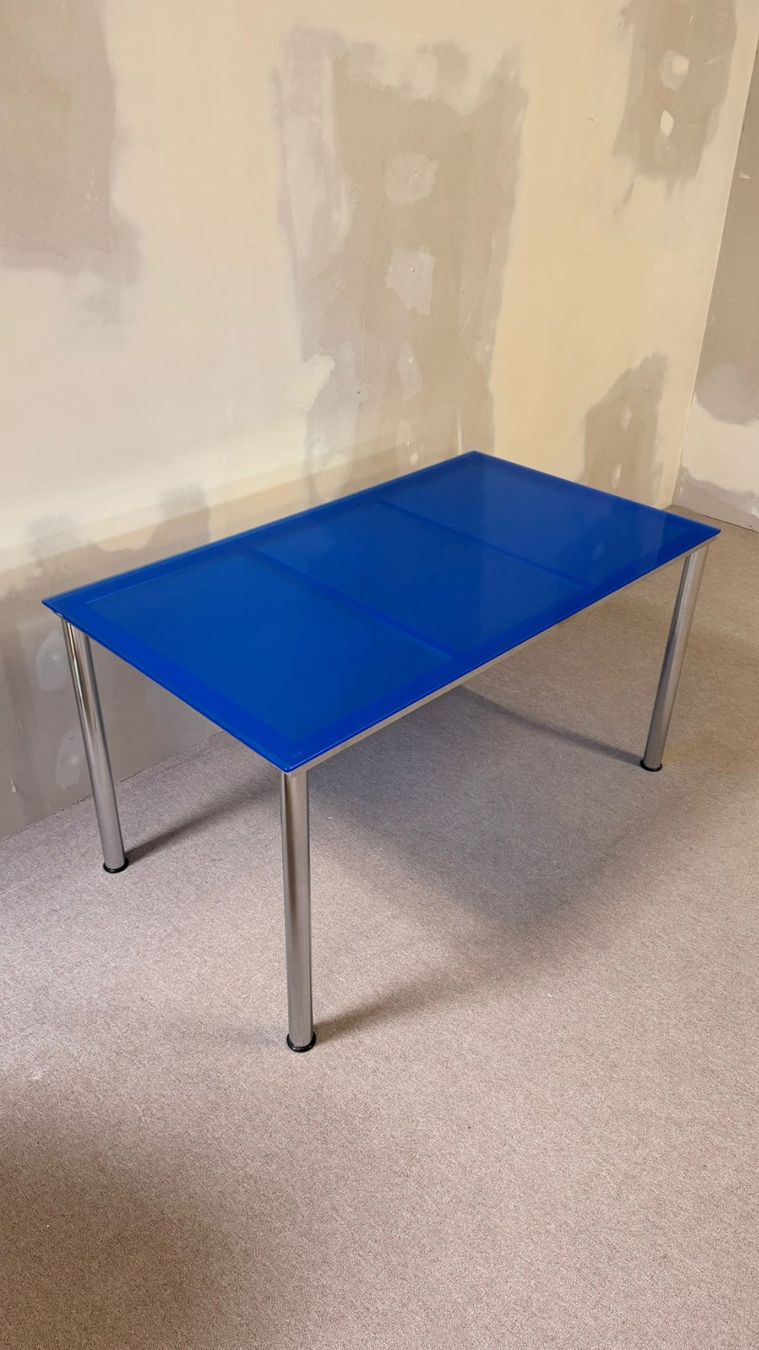 Tavoli: Blauer Esstisch aus Glas mit Chromfüssen – Usato da Rickenbach ZH venduto da Der-Insider 4