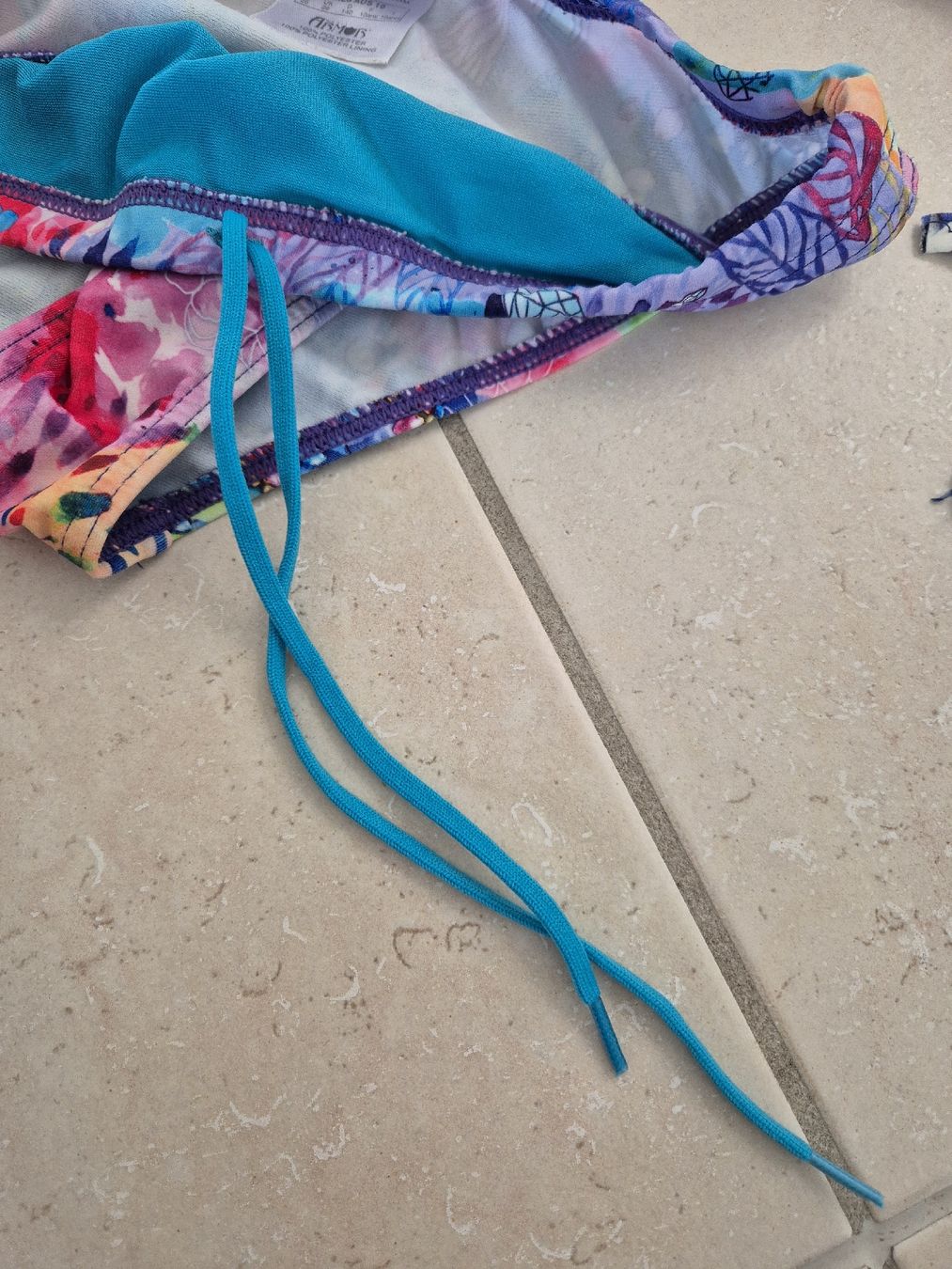 Badekleider & Bikinis: Bikinis 2 Stk. Gr. 134 Mädchen von Amanzi  – Gebraucht aus Adliswil von Stardust11 2
