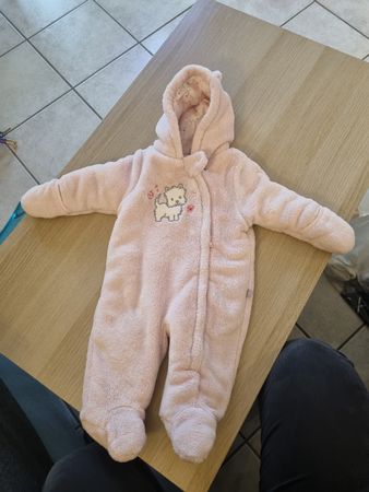 Rosa Baby Schneeanzug mit Öhrchen, Grösse 56