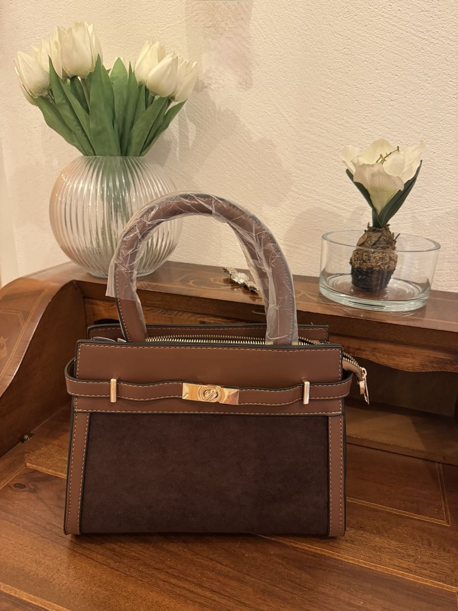 Taschen für Damen: Elegante Handtasche (neu) – Neu und originalverpackt aus Lachen SZ von artbyblondangel 9