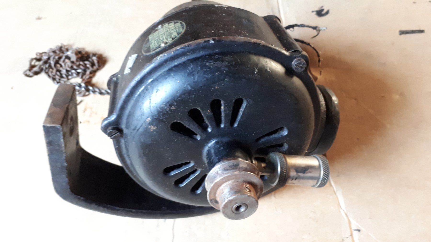 Macchine da cucire: Vintage Nähmaschinenmotor, – Usato da Madiswil venduto da 20gls