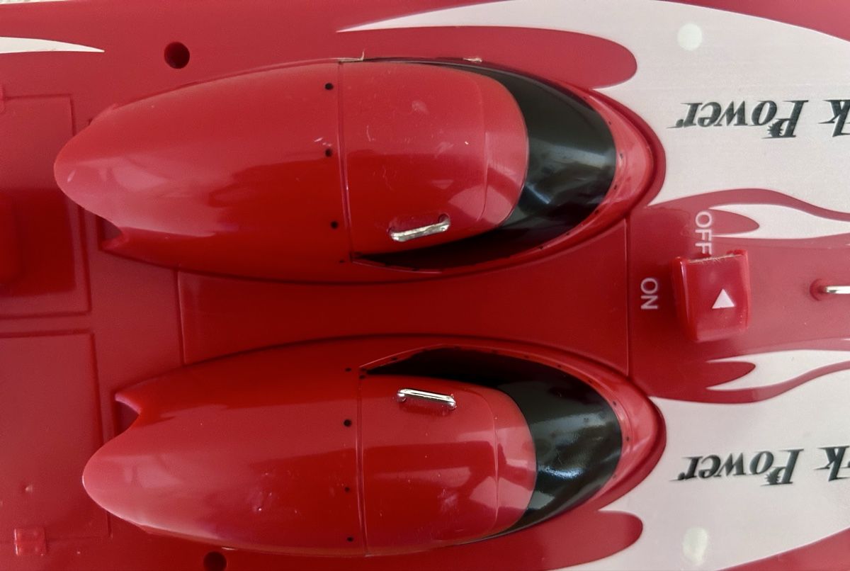 Modellismo RC: Bateau télécommandé Shark Power rouge – Usato da Chêne-Bougeries venduto da Assouille 5