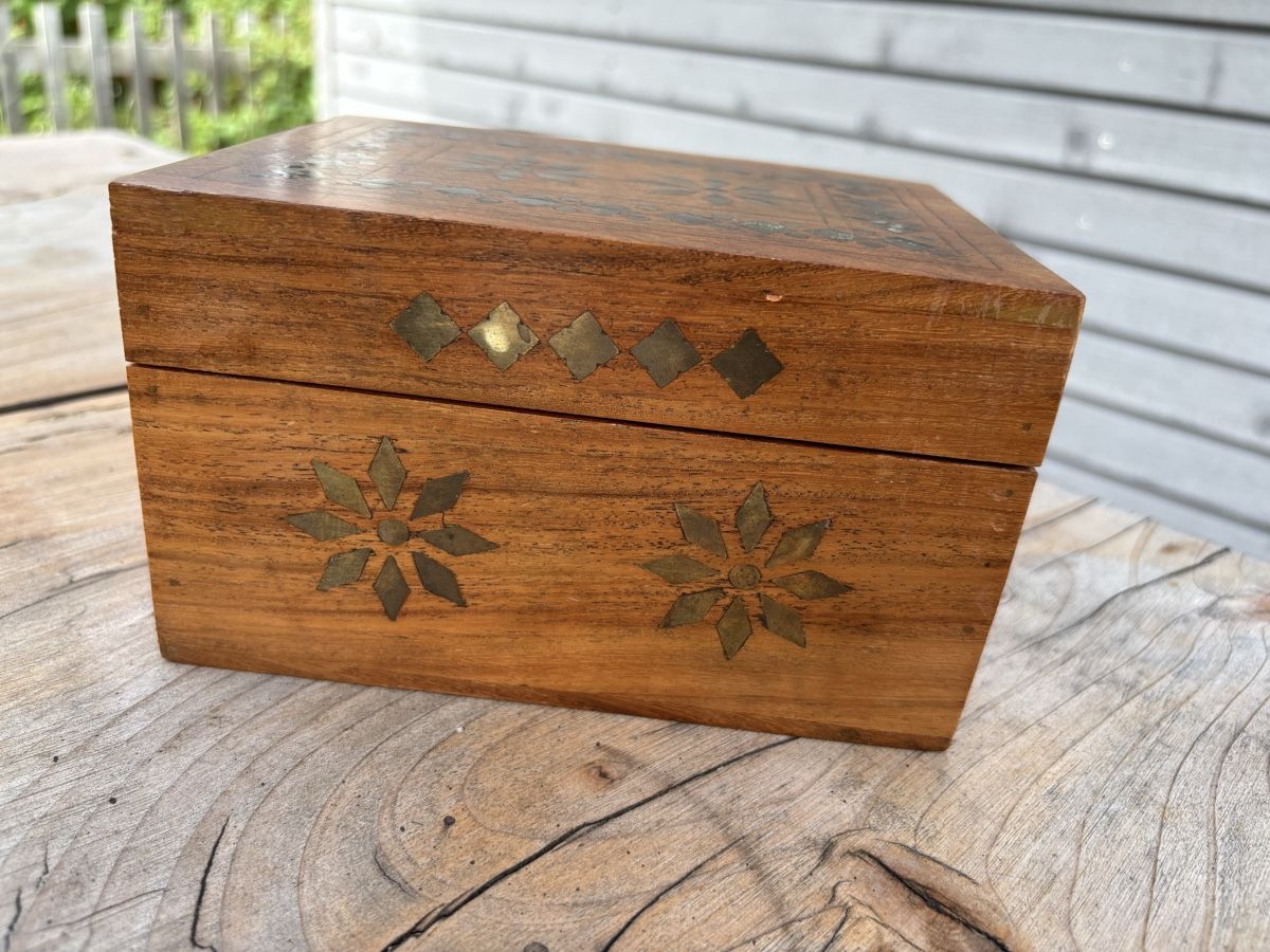 Cassapanche: Holzschatulle mit Messing-Intarsien – Usato da Würenlos venduto da Ashley24 3
