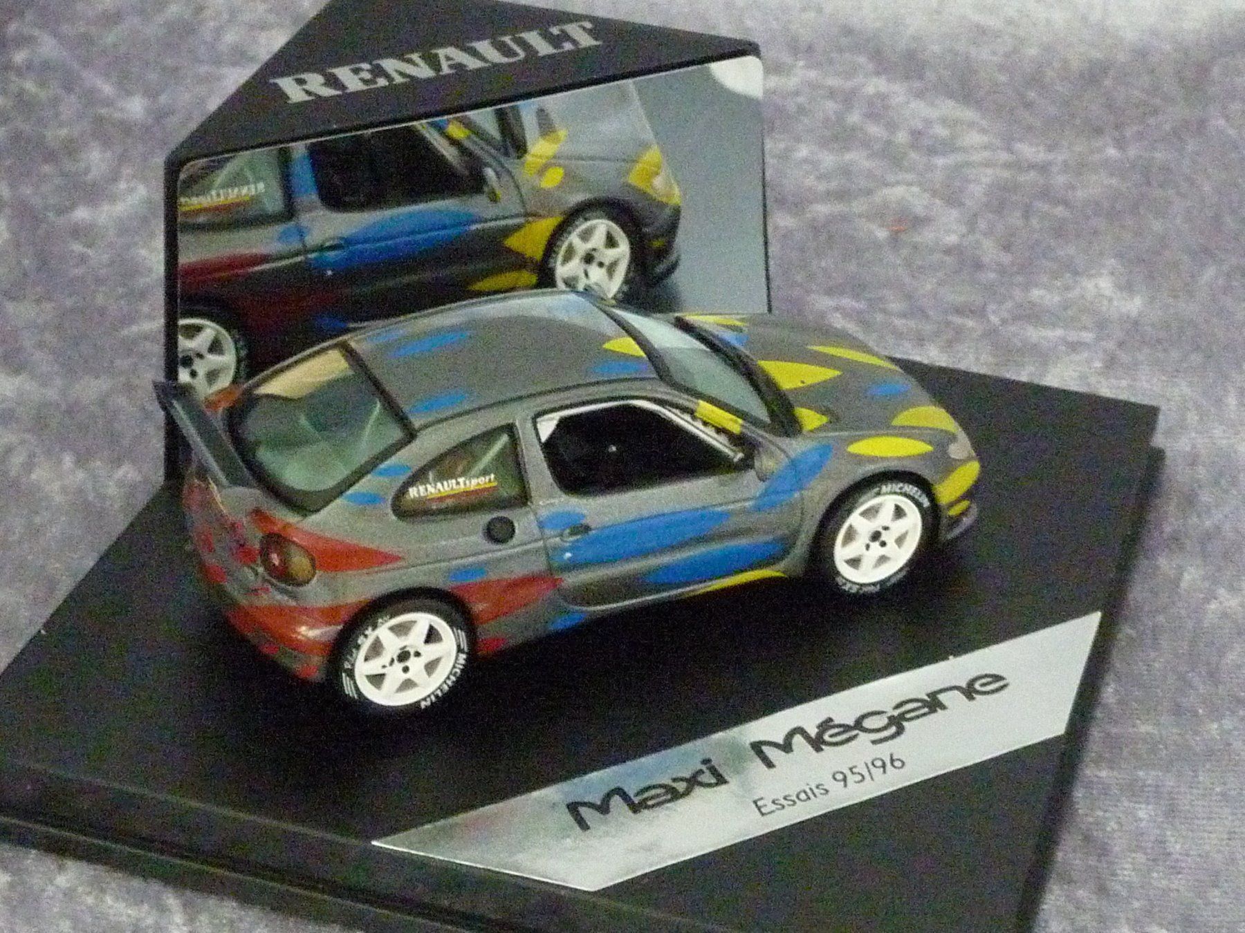 Renault Modellini d'auto: Renault Maxi Megane  1:43 – Nuovo e nell'imballaggio originale da Dürrenäsch venduto da modellautos4you 2