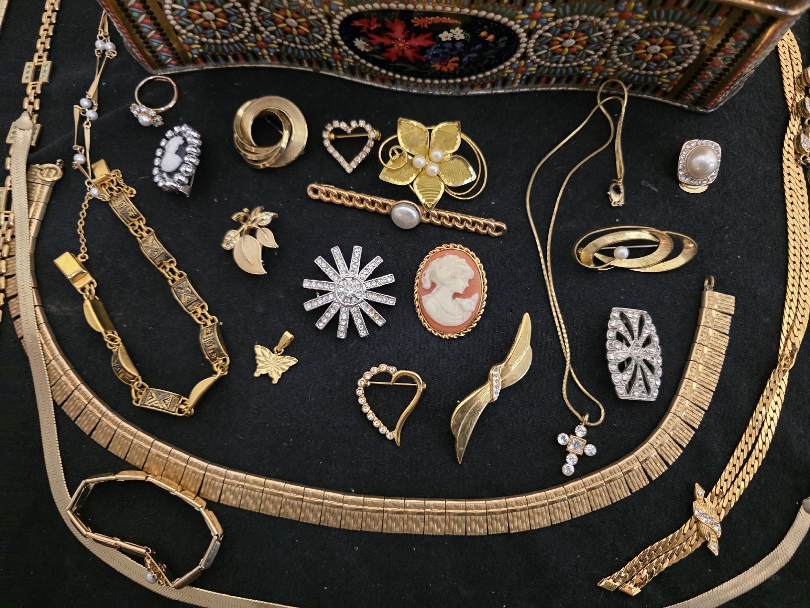 Altri gioielli: Schmuckkonvolut Damen  Modeschmuck gemischt  – Usato da Wolfertswil venduto da Antiko 1