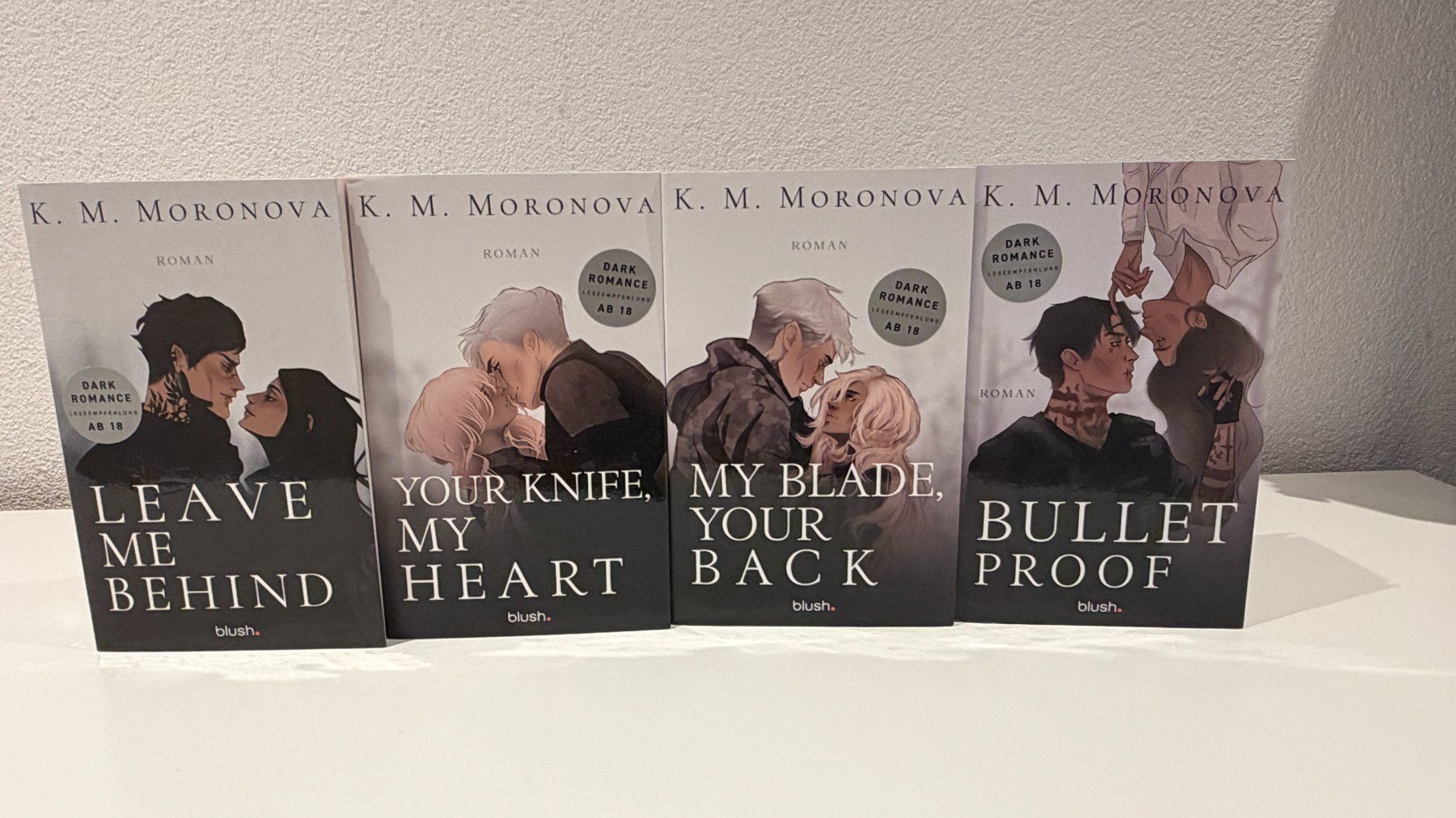 Livres: Dark Forces Reihe - K. M. Moronova – Neuf (Voir description) à Romanshorn par darinaah