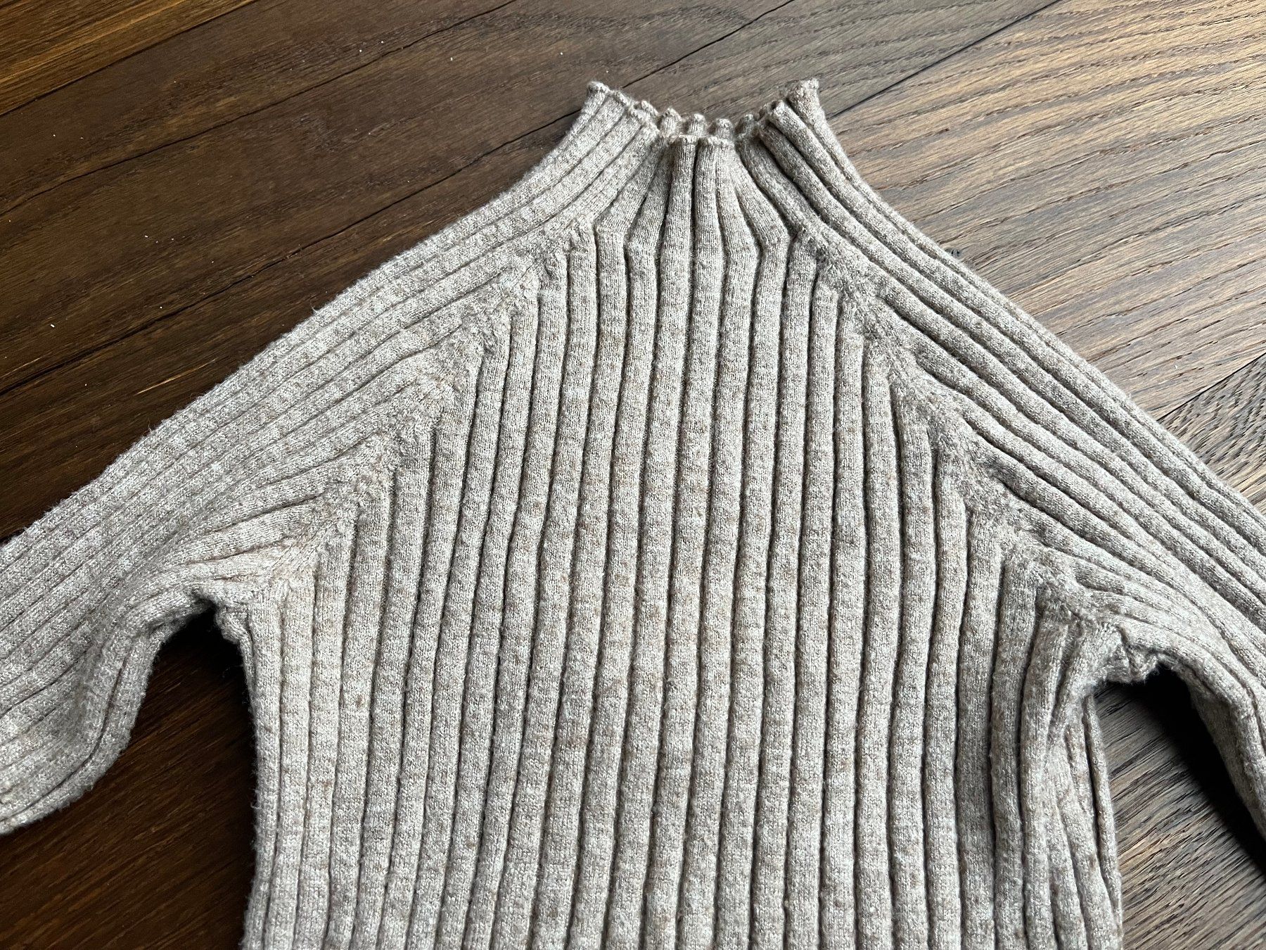 Maglioni & Felpe: Rollkragen Rippstrick Pullover Shirt Mädchen 2 Stk. Gr. 104 – Usato da Affoltern am Albis venduto da Blackrhythm 3