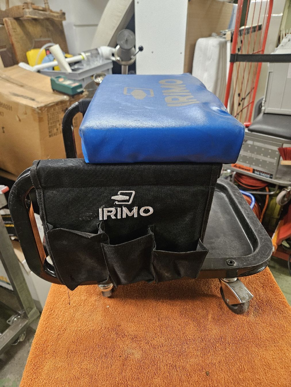 Hocker: Irimo Werkstatthocker Rollhocker mit Werkzeugtasche (D1) – Gebraucht aus Rorschach von TimelessTrading 3