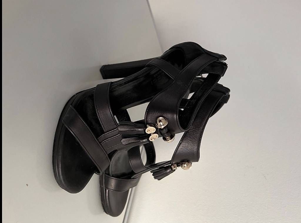 Scarpe da donna: Gucci Sandalen gr.37 – Usato da Steffisburg venduto da bhavi