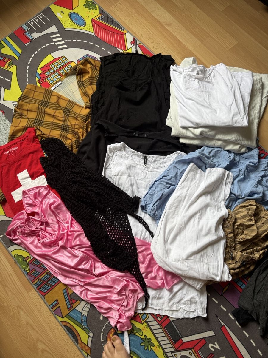 Kleiderpakete: Verschiedene Oberteile von Grösse M bis  XL – Gebraucht aus Laupen ZH von Kaddy
