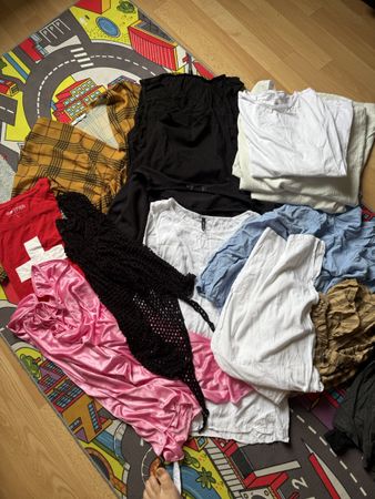 Verschiedene Oberteile von Grösse M bis  XL 