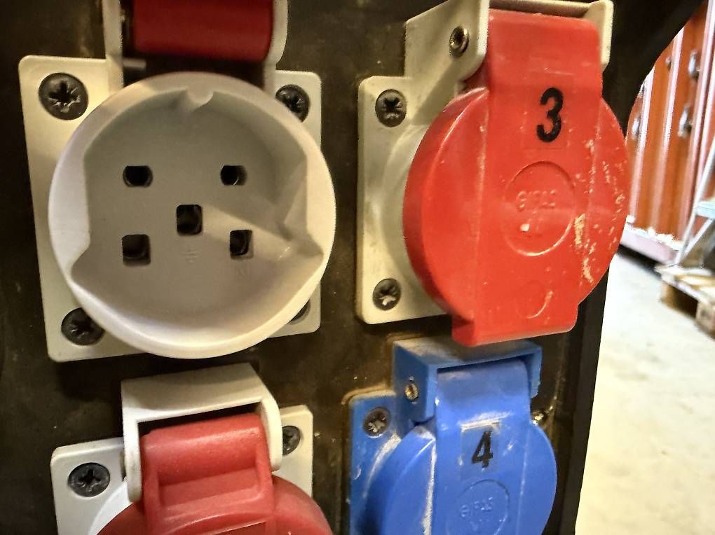 GIFAS Elettrotecnica: GIFAS Baustromverteiler 32A inkl Ständer – Usato da Necker venduto da liq24 6