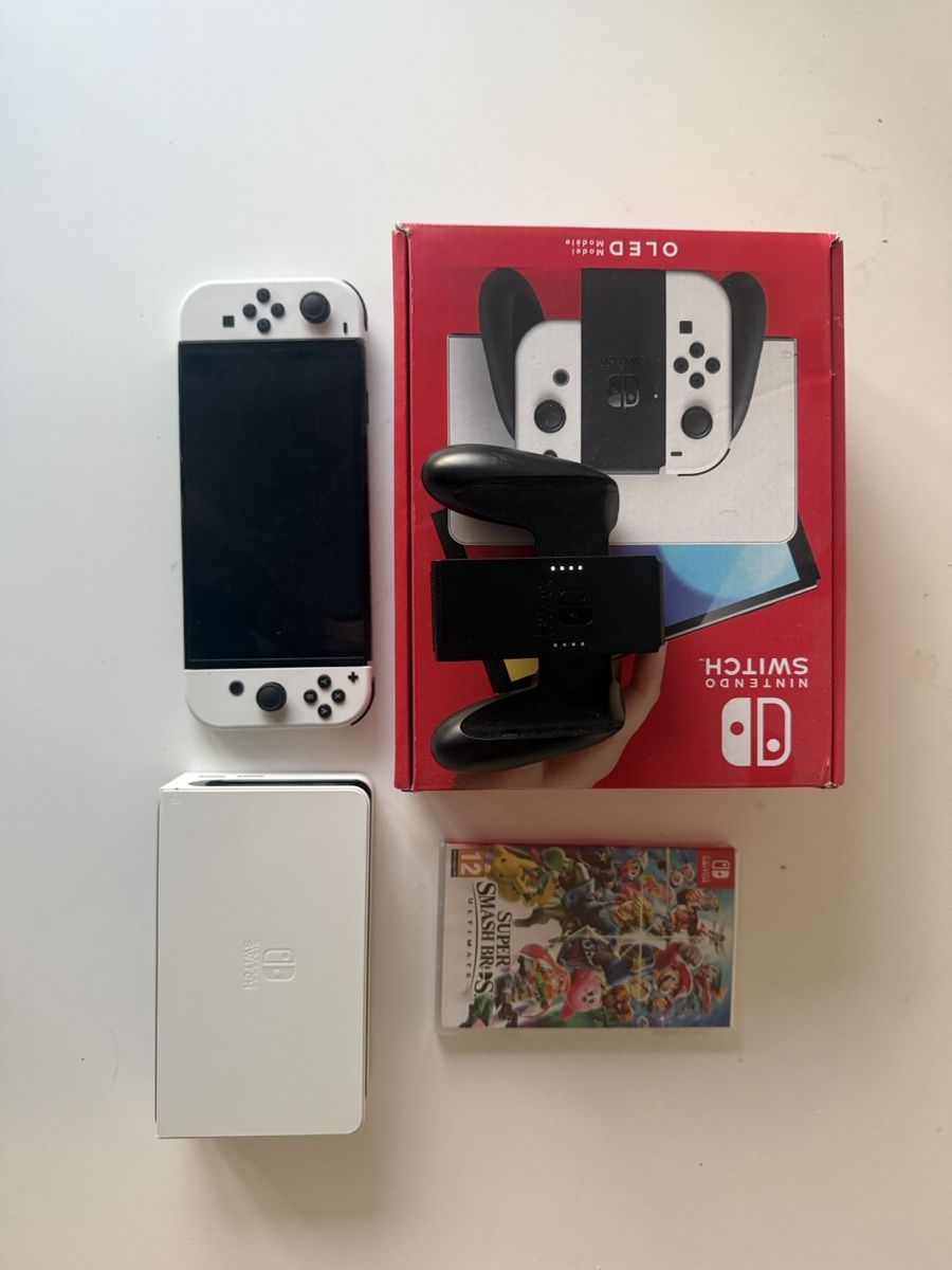 Nintendo Console: Nintendo Switch OLED Weiss inkl. Super Smash Bros. Ultimate – Usato da Herzogenbuchsee venduto da san_v5gy