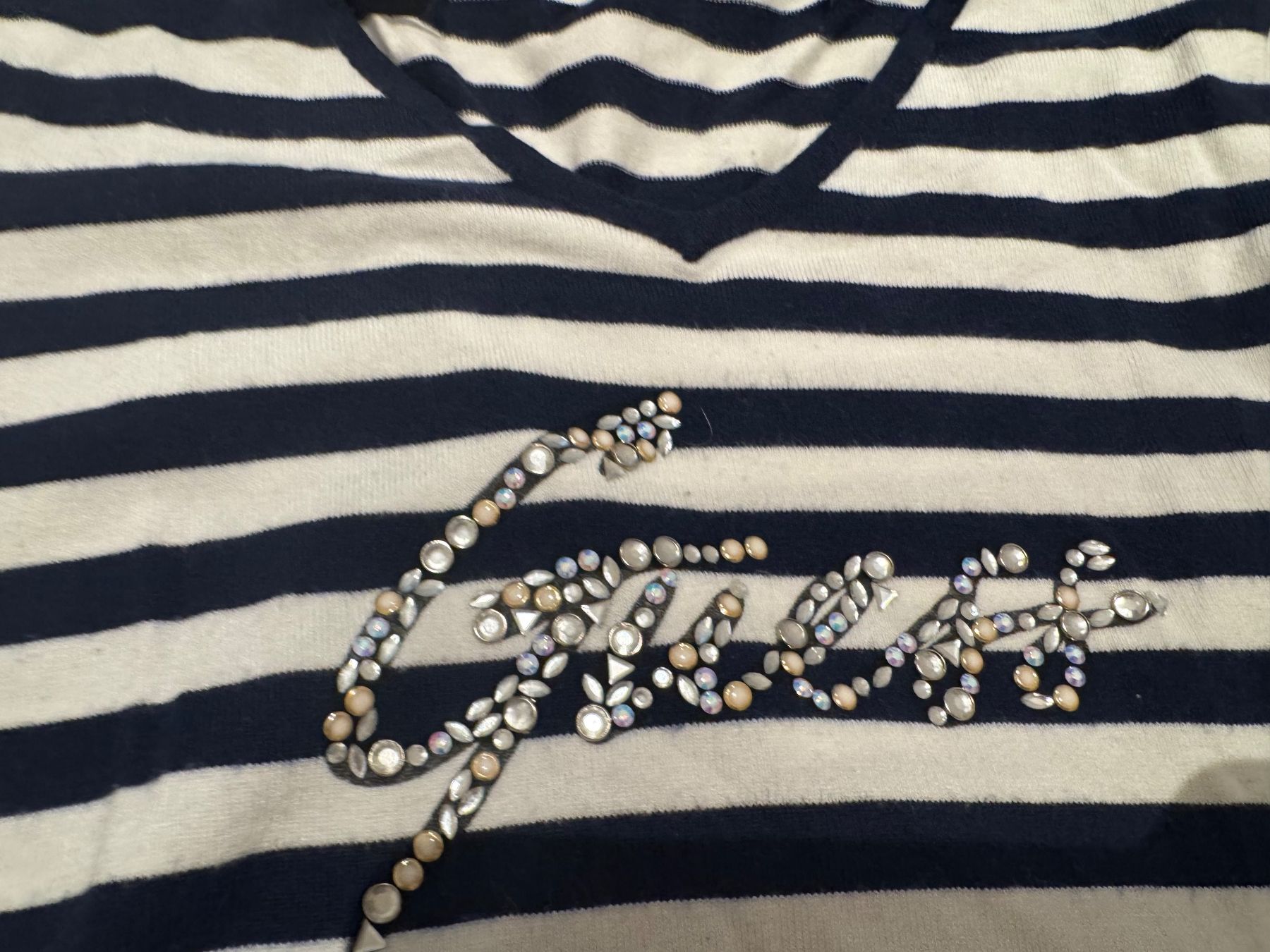 Guess Pullover & Sweatshirts: Guess schöner Pulli mit Sternchen, M – Gebraucht aus Klingnau von Markus14 1