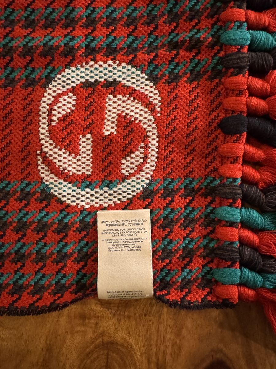 Gucci Foulard & Sciarpe: Gucci Schal mit Fransen Rot / Grün – Nuovo (secondo la descrizione) da Dietikon venduto da _cfic_ 3