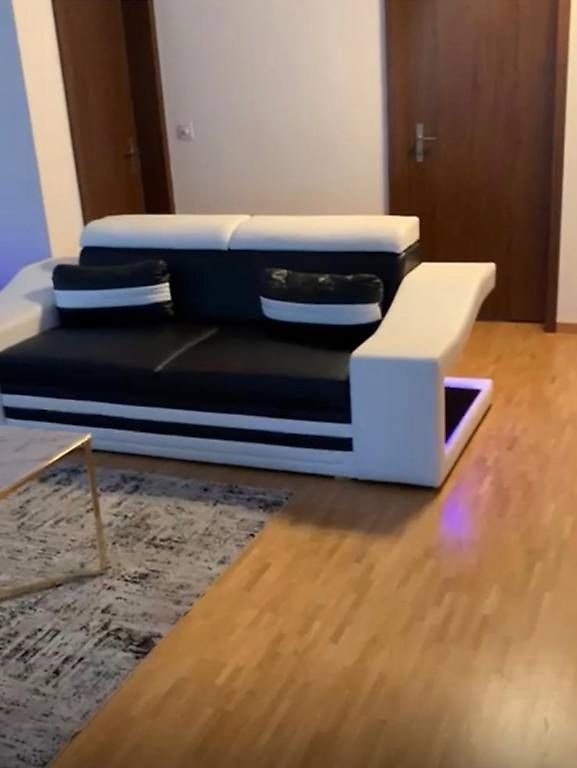 Sofas: 2 Sizer und 3 Sizer Sofa – D'occasion à Thun par sel_xc56 2