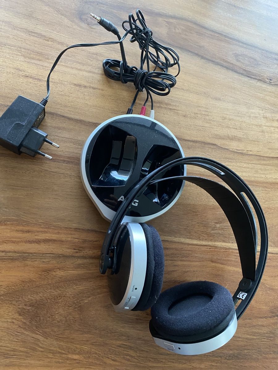 Akg Cuffie: AKG Kopfhörer Kabellos – Usato da Birrwil venduto da Bendegriz 1