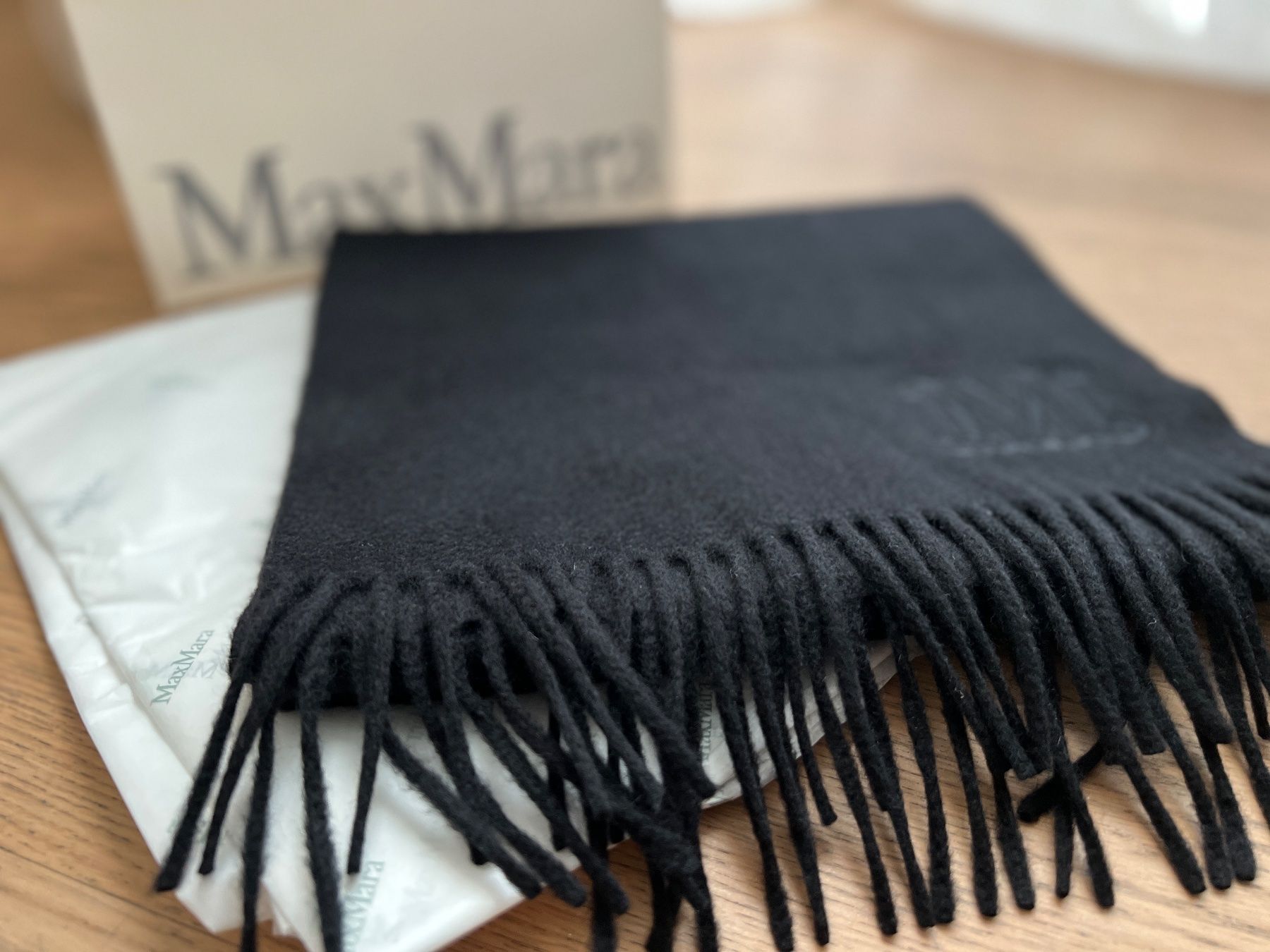 Max Mara Foulards, Tücher & Schals: MAX MARA Schal aus Kamelhaar, schwarz, original, NEU – Neu und originalverpackt aus Zürich von methee1107 3