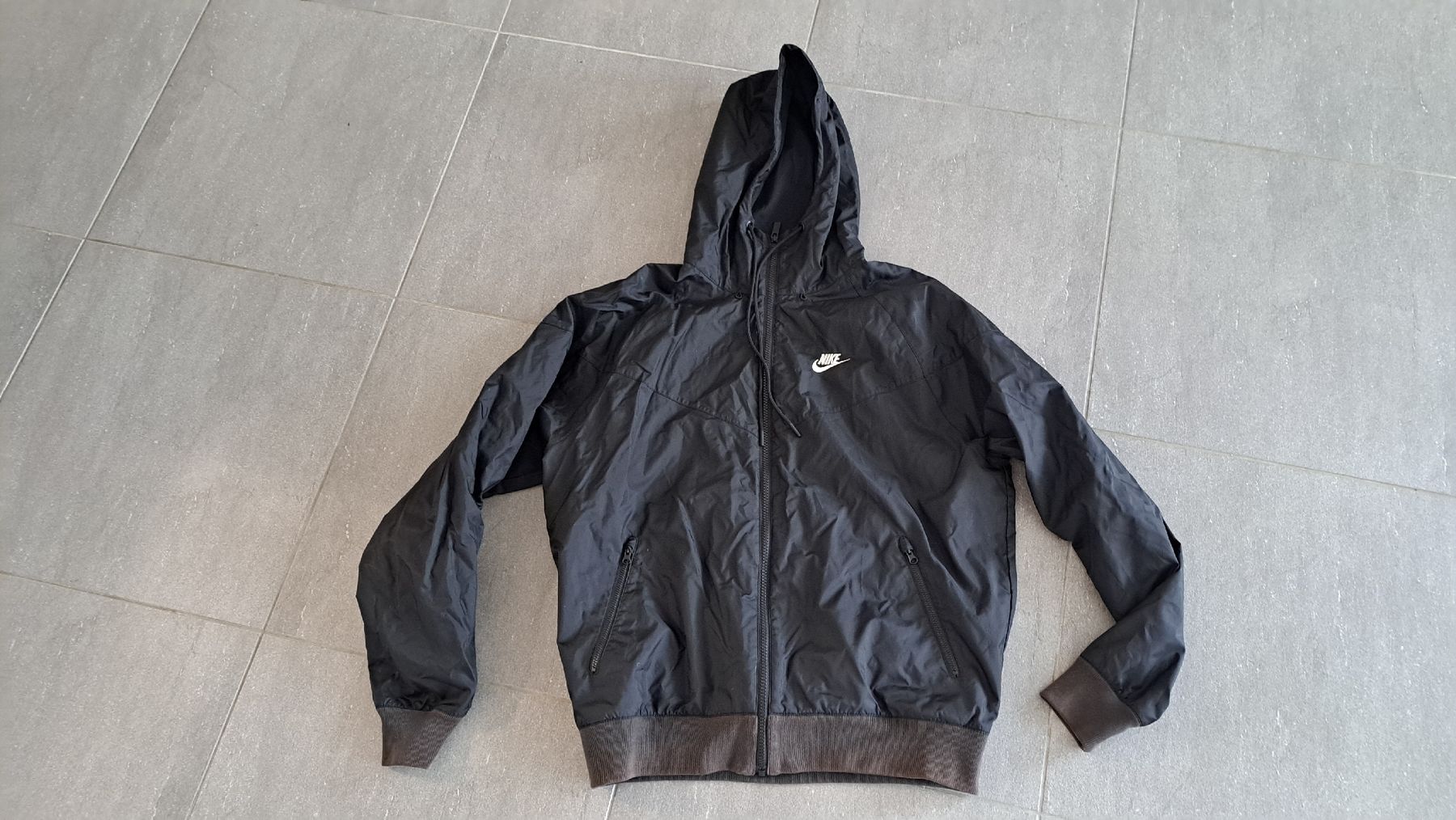 Nike Giacche: Nike Jacke Gr. S schwarz mit Kapuze – Usato da Winterthur venduto da Dream_of