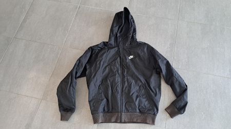 Nike Jacke Gr. S schwarz mit Kapuze