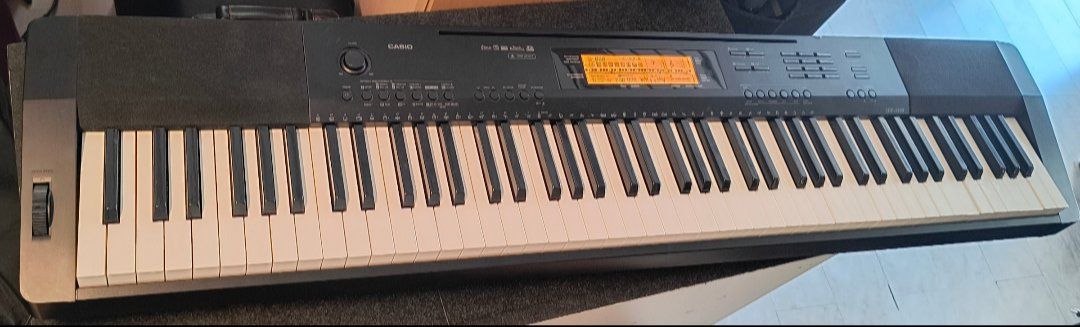 Casio Instruments de musique: Digitalpiano Casio CDP 220 RBK – D'occasion à Unterägeri par Trumpets5