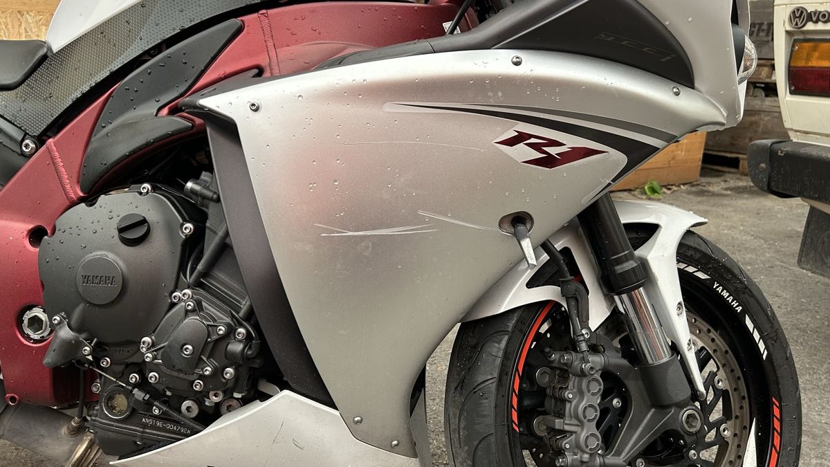 Yamaha Strada: Yamaha R1 cross plane – Usato da Etoy venduto da ahm_pv5k 4